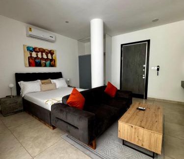 Labadi Apartamento | Aviora Suites at Peter James Court