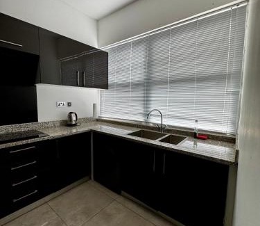 Labadi Apartamento | Aviora Suites at Peter James Court