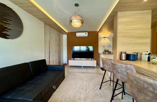 Nyiregyhaza Apartamento | AVIRA Apartman with Free Private Garage