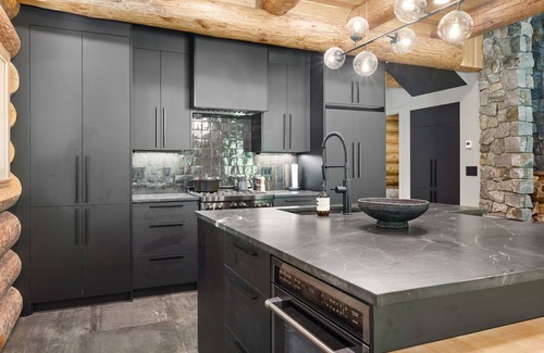 Deming Casa | Avlägsen Chalet: Modern Scandinavian Retreat w/ Hot Tub near Mt. Baker Ski Area