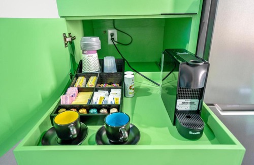Greater East End Apartamento | Avocado Container @EADO Juice Box