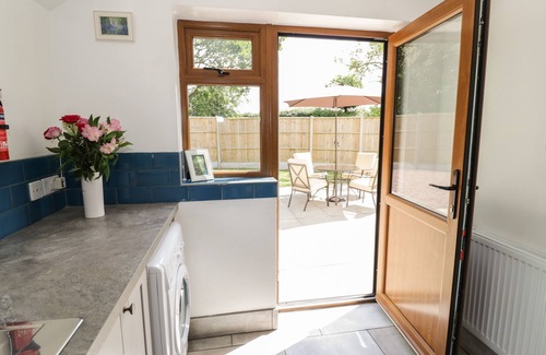 Moreton Cabaña | AVOINE COTTAGE, pet friendly, character holiday cottage in Hartpury