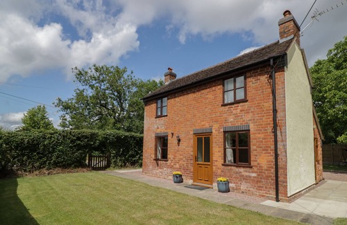 Moreton Cabaña | AVOINE COTTAGE, pet friendly, character holiday cottage in Hartpury