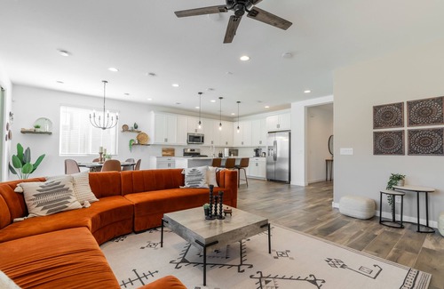 Tolleson Casa | Avondale Home - Modern Mountain View Oasis NEW Private Jacuzzi & Pool!