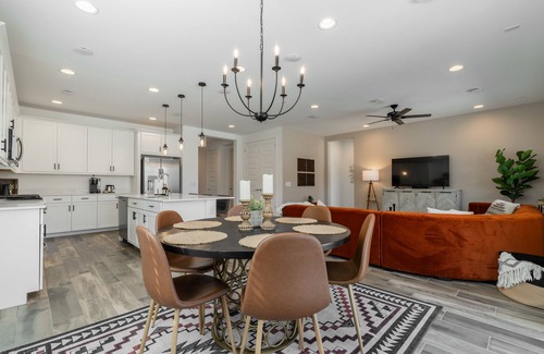 Tolleson Casa | Avondale Home - Modern Mountain View Oasis NEW Private Jacuzzi & Pool!