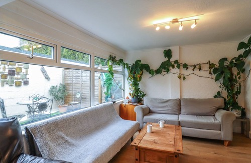 Clacton-on-Sea Cabaña | AVONDALE, pet friendly, country holiday cottage in Clacton-On-Sea