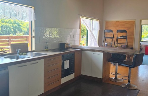 Tolaga Bay Casa | Awa on Factory Road
