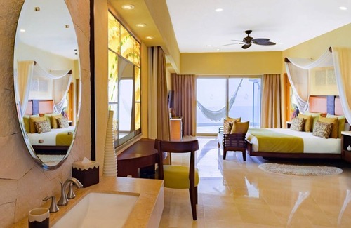 Zona sur Complejo | Award Winning 3-BD PH Panoramic View at Garza Blanca 5-Star Resort: W/Jacuzzi