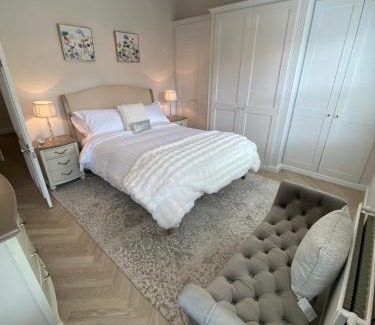 Alderley Edge Casa | Award Winning Elegant luxurious refurbished meticulous 3 Bed