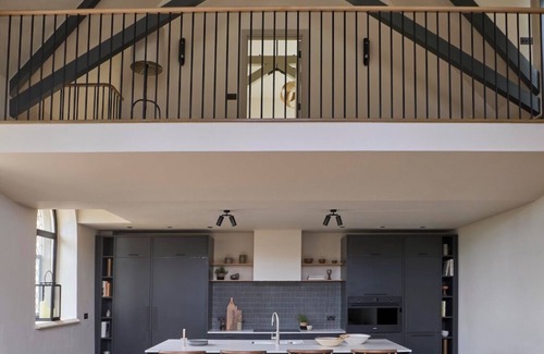 North Leigh Casa | Award Winning Luxury Cotswolds Retreat nr Estelle Manor. Wheelchair friendly.
