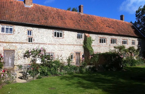 Sharrington Cabaña | Award-winning, stylish and simple, in a countryside setting near the coast