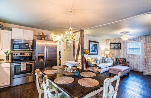 Laguna Beach Casa | AWaveFromItAll|Sleeps4|1Blk2Bch|DogOK|Patio