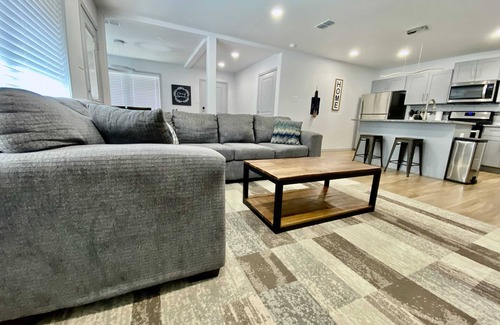 North by Northwest Casa | Away From Home Retreat - 3BR 2BA - NW Lubbock