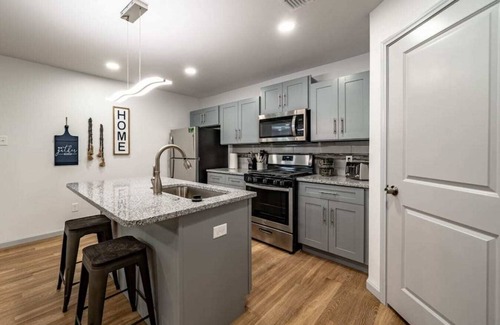 North by Northwest Casa | Away From Home Retreat - 3BR 2BA - NW Lubbock