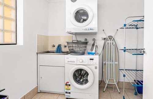 Shellharbour Apartamento | Away On Addison - In the Heart of Shellharbour Village