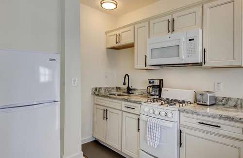 Downtown Charleston Apartamento | Away Point Studio - 30-Day Rental