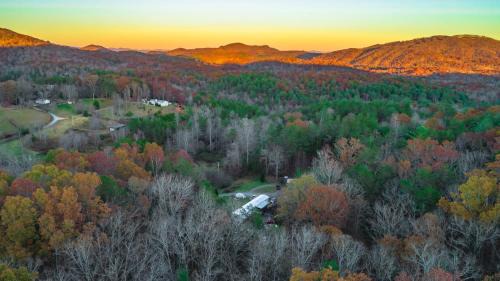 Mineral Bluff Casa | Awe-Inspiring Mountain View - Luxury Cabin with Epic Mountain Views, Hot Tub, Movie Room, Game Room, Library and More