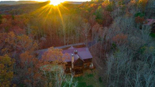 Mineral Bluff Casa | Awe-Inspiring Mountain View - Luxury Cabin with Epic Mountain Views, Hot Tub, Movie Room, Game Room, Library and More