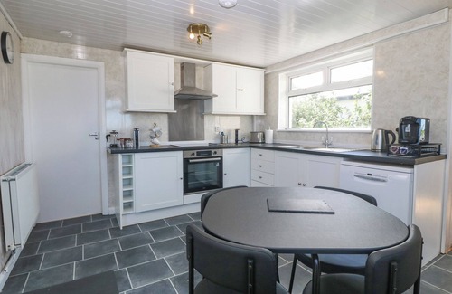 Elim Cabaña | AWELFRYN, family friendly, character holiday cottage in Llanddeusant