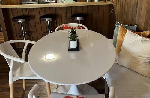 Snowshoe Casa | Awesome- 2 Kings- Pet friendly! WABASSO 17 ski-bike-in-out