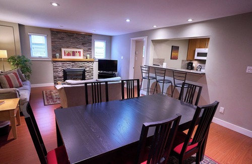 Lynn Valley Casa | Awesome 2BR in Lynn Valley