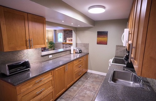 Lynn Valley Casa | Awesome 2BR in Lynn Valley