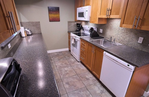 Lynn Valley Casa | Awesome 2BR in Lynn Valley