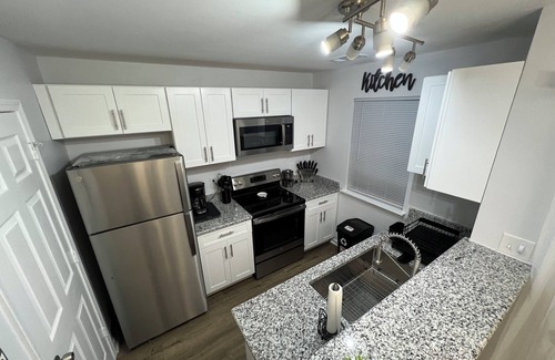 Charlotte Casa | Awesome 2BR Townhome w/KING bed & pool