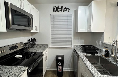 Charlotte Casa | Awesome 2BR Townhome w/KING bed & pool