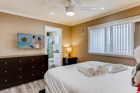 Santa Ana Heights Casa | AWESOME 3BR 1 Block To Ocean Fast WIFI C1
