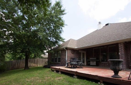 Woodland Hills Casa | Awesome Aggieland Getaway - Spacious Home - Gay Family