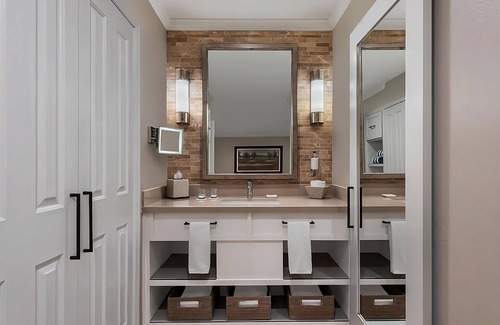 Napa Hotel | Awesome Amenities for the Best Experiences! Outdoor Pool, Golf, Free Parking!