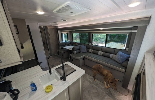Fairburn Alquiler De RV | AWESOME AND FUN campground in Fairburn. GREAT FOR KIDS, CAMP FIRE, SWIMMING POOL