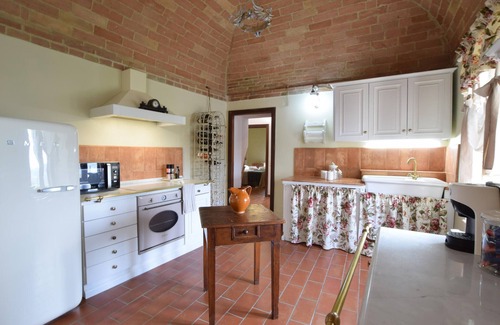 Civitella Benazzone Apartamento | Awesome apartment in Civitella Benazzone with house a panoramic view