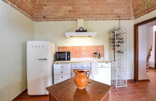 Civitella Benazzone Apartamento | Awesome apartment in Civitella Benazzone with house a panoramic view