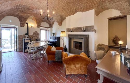 Civitella Benazzone Apartamento | Awesome Apartment In Civitella Benazzone With House A Panoramic View