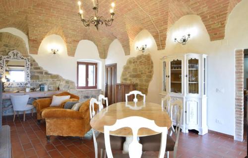 Civitella Benazzone Apartamento | Awesome Apartment In Civitella Benazzone With House A Panoramic View