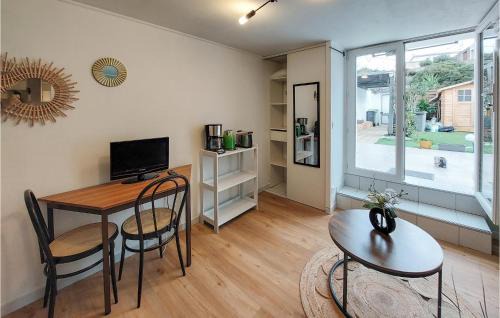 Balaruc-les-Bains Apartamento | Awesome Apartment In Balaruc-Les-Bains With Wifi