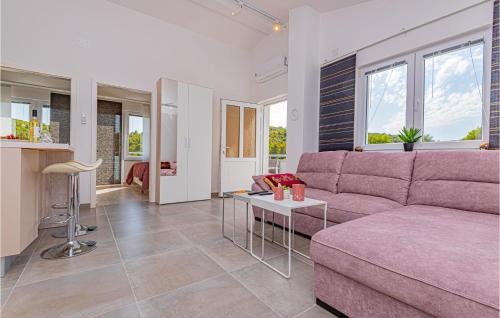Bilice Apartamento | Awesome Apartment In Bilice With Wifi