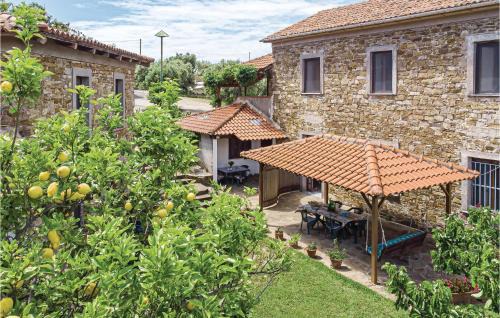 Castellabate Apartamento | Awesome Apartment In Castellabate Sa