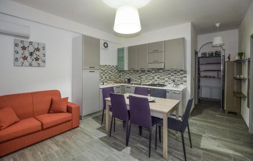 Comiso Apartamento | Awesome Apartment In Comiso With Kitchen