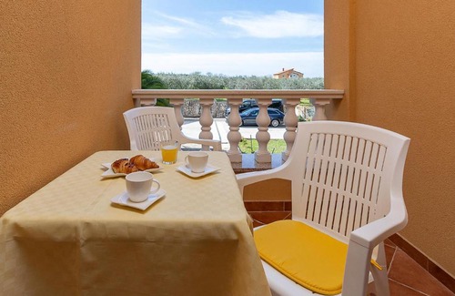 Galizana Apartamento | Awesome apartment in Galizana with 1 Bedrooms and WiFi