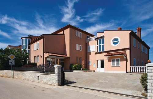 Galizana Apartamento | Awesome apartment in Galizana with 1 Bedrooms and WiFi