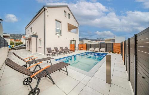 Kastel Novi Apartamento | Awesome Apartment In Kastel Novi