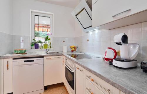 Lovran Apartamento | Awesome Apartment In Lovran With Wifi