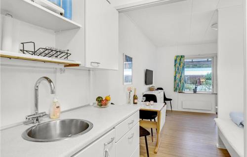 Dueodde Apartamento | Awesome Apartment In Nexø With Sauna