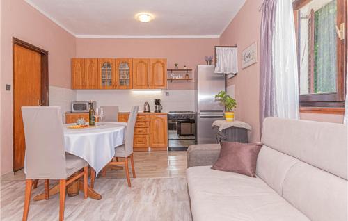 Raslina Apartamento | Awesome Apartment In Raslina