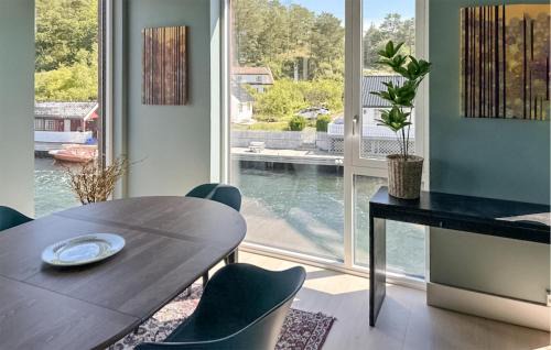 Arendal Apartamento | Awesome Apartment In Staubø With Wifi