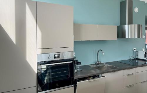 Arendal Apartamento | Awesome Apartment In Staubø With Wifi