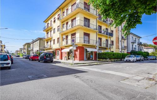 Ex Campo d'Aviazione Apartamento | Awesome Apartment In Viareggio